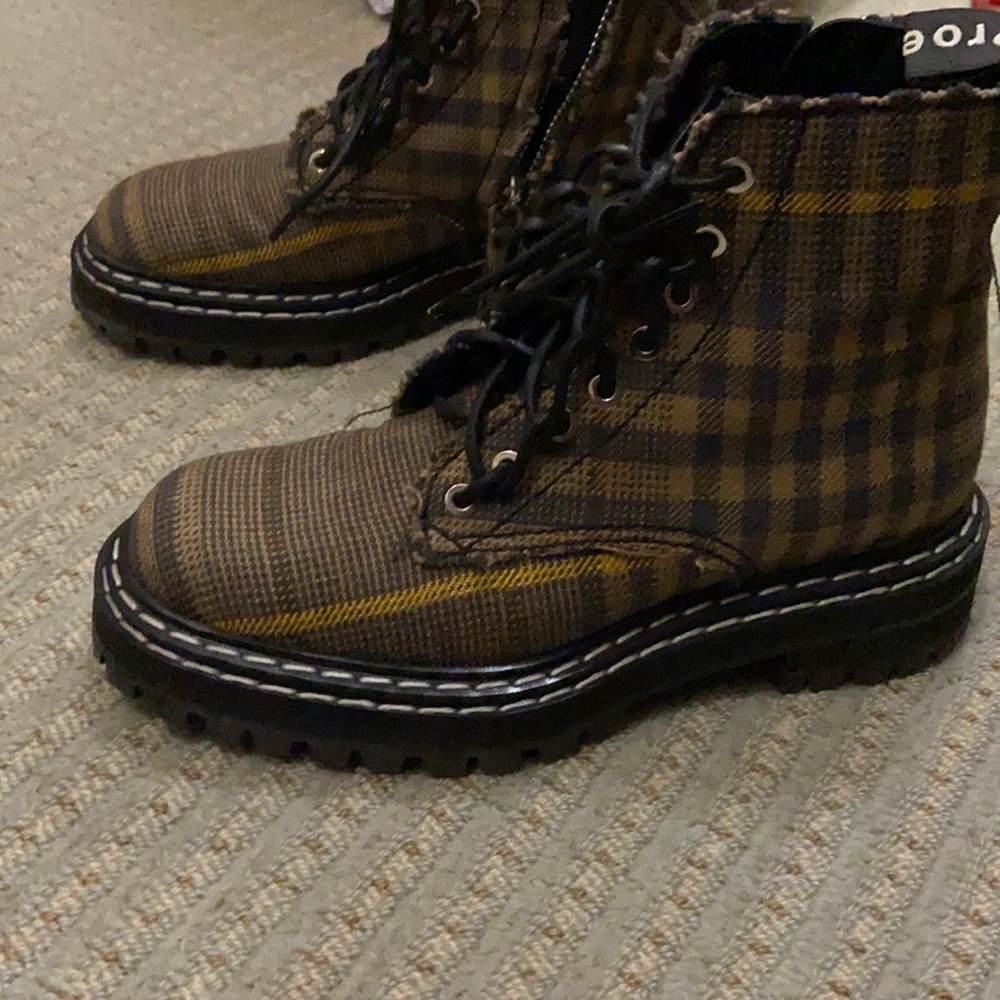checkered like combat boots has dashes of black